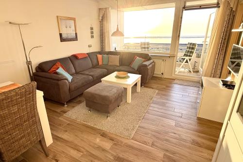 Borkum Ferienwohnung Meerblick Appartement &quot;Schöne Aussichten&quot; - Wohnzimmer mit Meerblick-Balkon