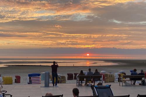 Borkum Ferienwohnung Meerblick Appartement &quot;Schöne Aussichten&quot; - Abendstimmung am Hauptstrand