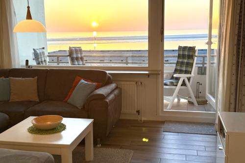Borkum Ferienwohnung Meerblick Appartement &quot;Schöne Aussichten&quot; - Wohnzimmer mit Meerblick