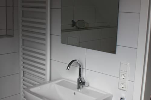 Borkum Ferienhaus Dat Rosenhuus - Bad mit Dusche 2. OG