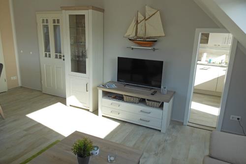 Borkum Ferienwohnung FeWo Borkum 16 - Wohnzimmer m. Durchgang zur Küche