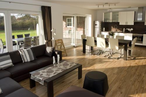 Borkum Ferienhaus Borkumland - Wohn- und Essbereich