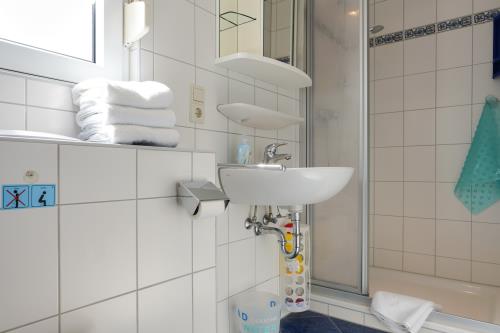 Borkum Ferienhaus Daheim - Dusche unten