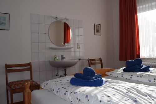 Borkum Ferienhaus Dünenblick I Nr. 73 - schlafzimmer 3 mit waschbereich