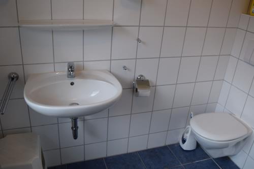 Borkum Ferienhaus Dwarslooper A - Badezimmer 1