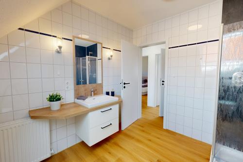 Borkum Ferienhaus Farah - 15 Bad im OG