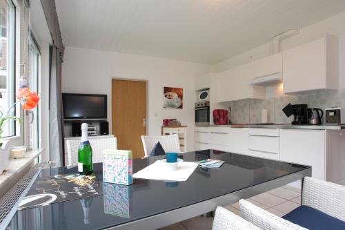 Borkum Ferienwohnung Haus Elfi 5 - küche mit essbereich