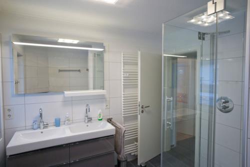 Borkum Ferienwohnung Haus Leuchtfeuer - Badezimmer