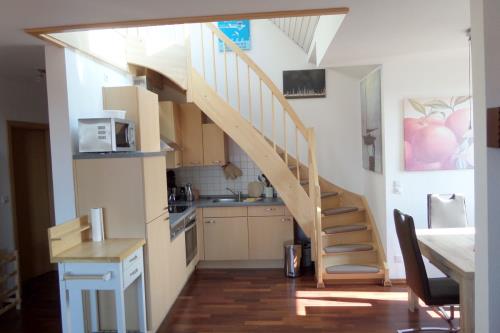 Borkum Ferienwohnung Inselperle - Küche-Essbereich