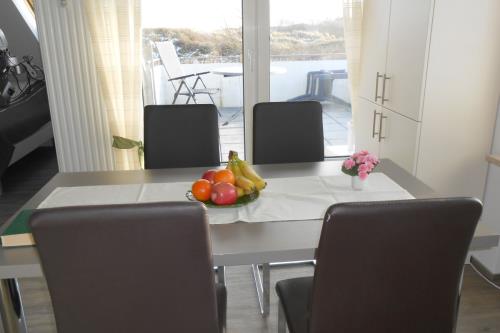 Borkum Ferienwohnung Peters Hus OG - essplatz mit blick nach draussen