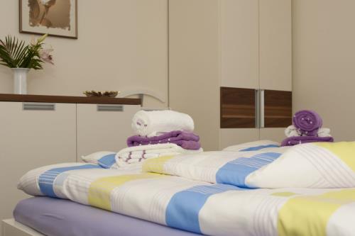 Borkum Ferienwohnung Sonnenidyll - schlafzimmer 2 mit wandtresor