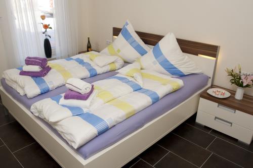 Borkum Ferienwohnung Sonnenidyll - schlafzimmer 2 mit wandtresor