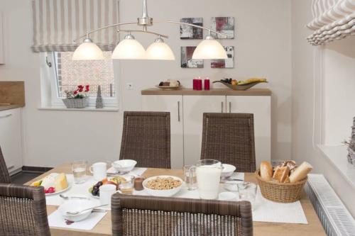 Borkum Ferienwohnung Strandkoje - leckeres Frühstück in der Küche