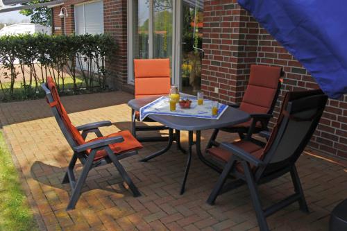 Borkum Ferienwohnung Tümmler - Terrasse mit kleinem Garten