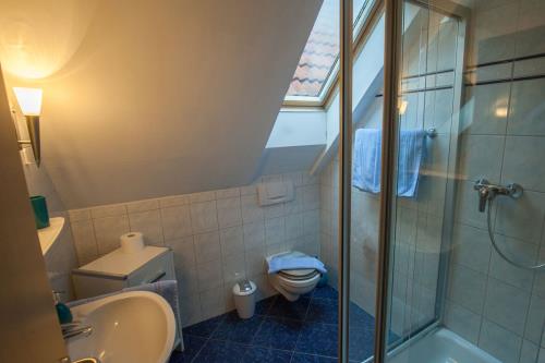 Borkum Ferienwohnungen Nordseegrill - Ostland 38qm/link - Badezimmer