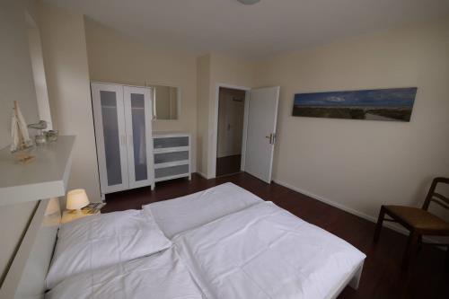 Borkum Ferienwohnungen Riegenhagen - EG - Schlafzimmer 1