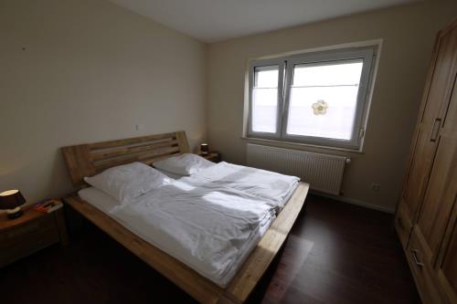 Borkum Ferienwohnungen Riegenhagen - EG - Schlafzimmer 2