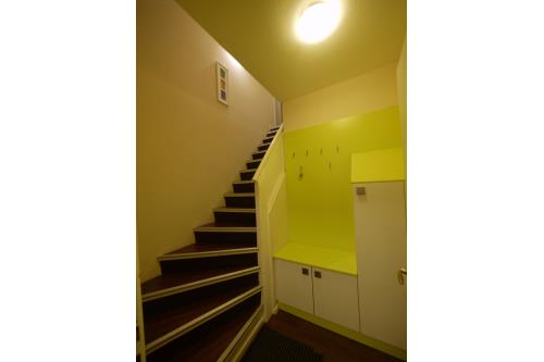 Borkum Ferienwohnungen Riegenhagen - OG - Eingangsbereich mit Treppe