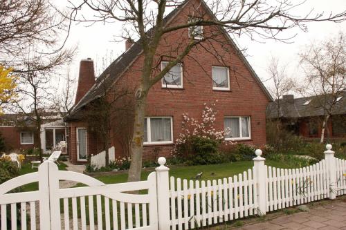 Borkum Ferienwohnungen Weiß - Strassenansicht