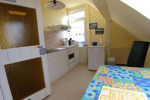 Borkum Ferienwohnung Haus Dina Sillus - Wohnung 1 Seehund - Küche