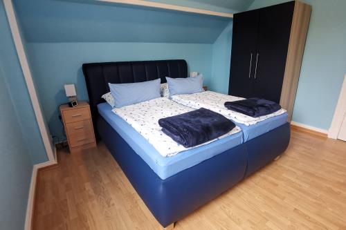 Borkum Ferienwohnung Haus Dina Sillus - Wohnung 2 Leuchtturm - Das blaue Schlafzimmer
