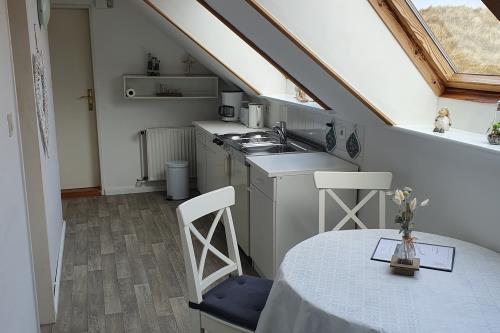Borkum Ferienwohnung Haus Ebeling / Wohnung Seehundsbank - Küche/Essbereich