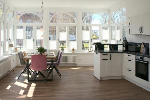 Borkum Ferienwohnung Sommerköken - Lichtdurchflutete Verandaküche