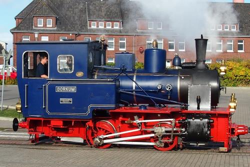 Borkum Haus Norderoog Ferienwohnungen Hindenburgstraße 56 - Dampflok am Fährhafen von Borkum