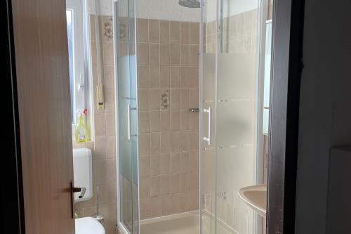 Borkum Haus Norderoog Ferienwohnungen Hindenburgstraße 56 - Nr.1 - Terr. + PKW-Stellplatz - Bad W 1