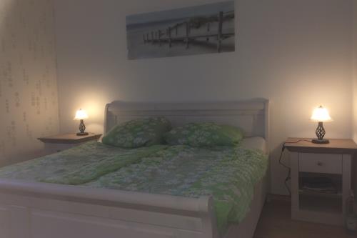 Borkum Haus Norderoog Ferienwohnungen Hindenburgstraße 56 - Nr.11 - Terr. + PKW-Stellplatz - Whg.11 - Schlafzimmer