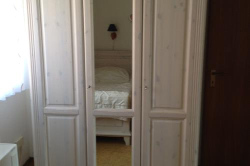 Borkum Haus Norderoog Ferienwohnungen Hindenburgstraße 56 - Nr.8 - Balkon + PKW-Stellplatz - Whg.8 - Schlafzimmer