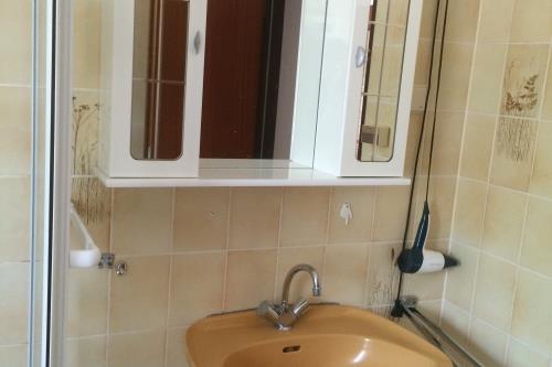 Borkum Haus Norderoog Ferienwohnungen Hindenburgstraße 56 - Nr.8 - Balkon + PKW-Stellplatz - Whg.8 - Bad -Dusche incl.Gradeinstellung