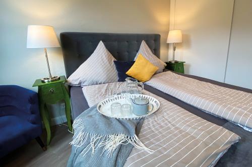 Borkum Ferienwohnung Haus Windröschen - App. 1 - Appartement 1 · Schlaf 180 x 200 Bett