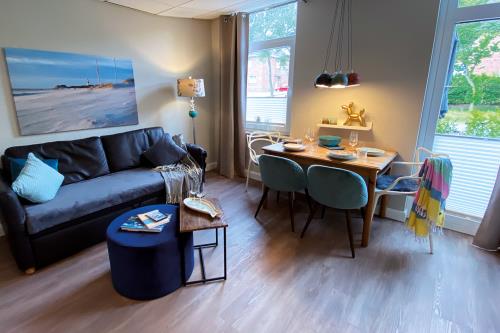 Borkum Ferienwohnung Haus Windröschen - App. 1 - Appartement 1 · Couch 160 x 200 Schlaf