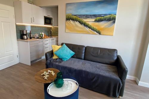 Borkum Ferienwohnung Haus Windröschen - App. 3 - Appartement 3 · Coach 180 x 200 Schlaf