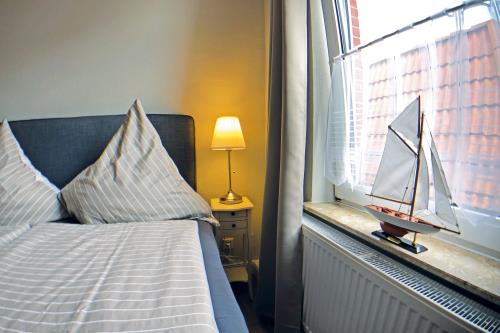 Borkum Ferienwohnung Haus Windröschen - App. 7 - Appartement 7 • Schlafzimmer 1