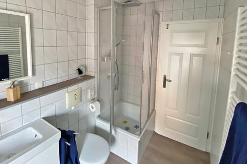 Borkum Ferienwohnung Haus Windröschen - App. 9 - Appartement 9 · Bad