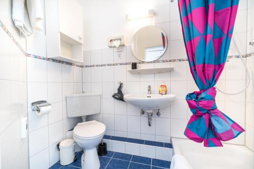Borkum Hotel Garni Haus Bettina - Einzelzimmer 16m² - Dusche-WC