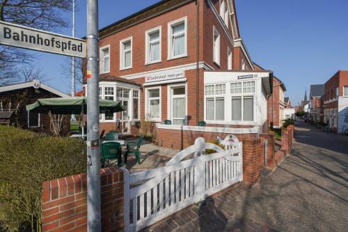 Borkum Ferienwohnung Hotel Windrose Ferienappartements - Aussenansicht