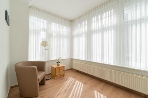 Borkum Ferienwohnung Hotel Windrose Ferienappartements - Krabbenfischer - Lesezimmer mit Zustellbett möglich