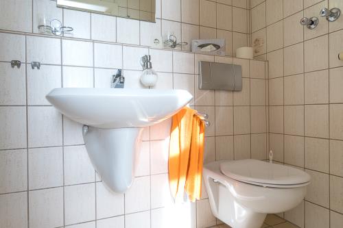 Borkum Hotel Windrose - DZ groß - Dusche-WC