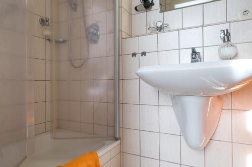 Borkum Hotel Windrose - EZ medium - Dusche-WC