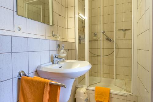 Borkum Hotel Windrose - Suite 15 - Dusche-WC
