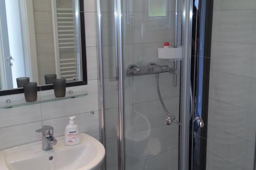 Borkum Ferienwohnung LÜTTJE HUNK - Duschbad