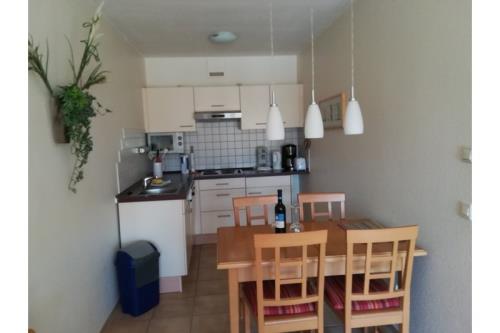 Borkum Ferienwohnung Möwennest II, Wohnung33 - Küche/Essbereich