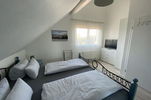 Borkum Ferienwohnung Top Lounge Borkum - Top Lounge II - Schlafzimmer mit Rolläden