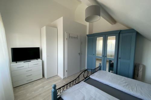 Borkum Ferienwohnung Top Lounge Borkum - Top Lounge II - Schlafzimmer mit TV, Dünen Lounge