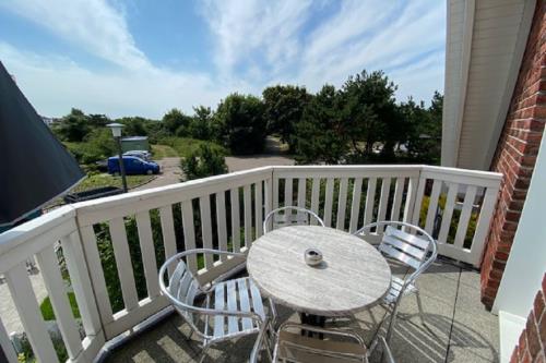 Borkum Ferienwohnung Top Lounge Borkum - Top Lounge II - Balkon mit Blick in den Kurpark