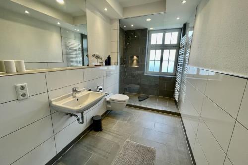 Borkum Ferienhaus Altes Offiziershaus - Wohnung 1 - badezimmer