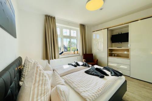 Borkum Ferienhaus Altes Offiziershaus - Wohnung 2 - schlafzimmer (1)